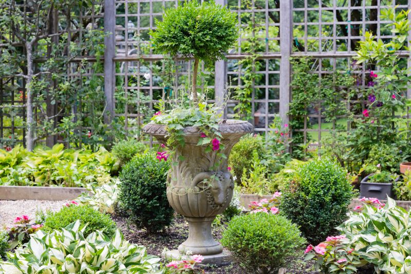 Topiary Shaping in Honolulu, HI